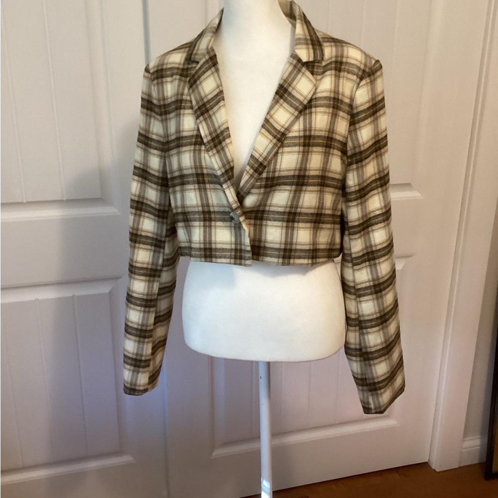 Plaid cropped blazer